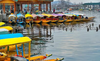 Hous boat shikara Kashmir Group Tour Package