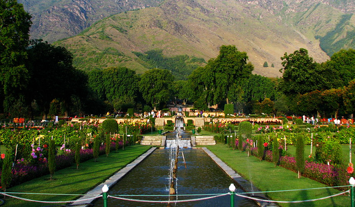 Nishat Bagh in Srinagar McKay Savage wikimedia Nishat Mughal Garden: An Exquisite Fusion of History and Nature